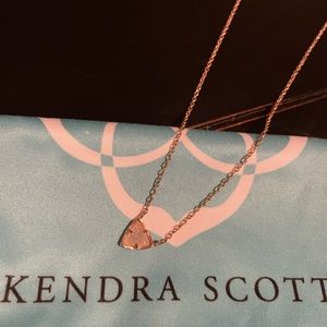 rose gold kendra scott necklace, no tarnish!